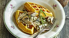 Rychlá houbová omáčka s vaflemi Rychlá houbová omáčka s vaflemi