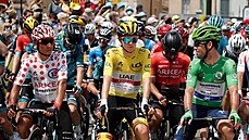 Dritelé speciálních dres ped startem 14. etapy Tour de France.