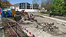 Beton musí pryč. Husy a kachny se kdysi plavily ve Vokovickém návesním... Beton musí pryč. Husy a kachny se kdysi plavily ve Vokovickém návesním...