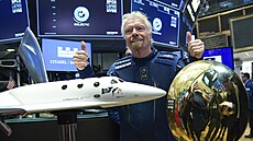 Sir Richard Branson, zakladatel Virgin Galactic: první společností v oblasti... Sir Richard Branson, zakladatel Virgin Galactic: první společností v oblasti...