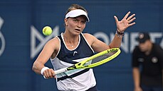 Barbora Krejčíková v utkání s Isabellou Šinikovovou na Prague Open Barbora Krejčíková v utkání s Isabellou Šinikovovou na Prague Open