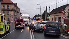 Nehoda kamionu a dvou osobních aut na křižovatce ulic Koutníkova a Jilemnického... Nehoda kamionu a dvou osobních aut na křižovatce ulic Koutníkova a Jilemnického...