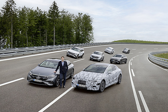 Ola Källenius pedstavuje strategii elektrifikace automobilky Daimler.