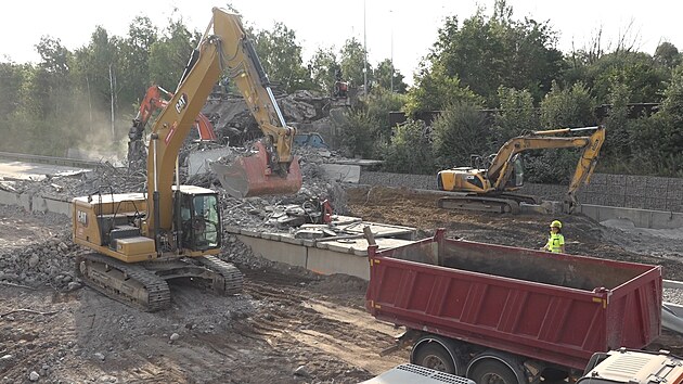 Více výztuže a nečekaný kabel, vysvětluje Lišková zdržení při demolici mostu... | na serveru Lidovky.cz | aktuální zprávy Více výztuže a nečekaný kabel, vysvětluje Lišková zdržení při demolici mostu... | na serveru Lidovky.cz | aktuální zprávy