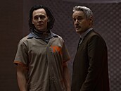 Loki skončil v seriálu cestuje časem a mění historii lidstva.