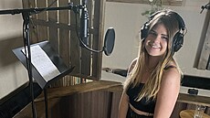 Talentovaná zpěvačka Zuzana Glauschová z Mikulovic. Talentovaná zpěvačka Zuzana Glauschová z Mikulovic.