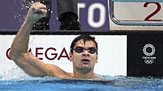 Rus Jevgenij Rylov se raduje po vítězství na znakařské stovce. Rus Jevgenij Rylov se raduje po vítězství na znakařské stovce.