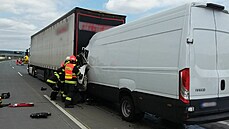 Srážka dvou nákladních vozů u Ostrovačic na Brněnsku uzavřela v obou směrech... Srážka dvou nákladních vozů u Ostrovačic na Brněnsku uzavřela v obou směrech...