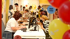 Otevření očkovacího místa bez registrace v nákupním domě Olympia Brno. Zahájení... Otevření očkovacího místa bez registrace v nákupním domě Olympia Brno. Zahájení...