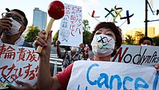 Japonci protestují proti Olympijským hrám v Tokiu. (18. července 2021) Japonci protestují proti Olympijským hrám v Tokiu. (18. července 2021)
