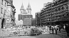 Královská cesta. Lešení patřilo v 70. a 80. letech minulého století ke koloritu... Královská cesta. Lešení patřilo v 70. a 80. letech minulého století ke koloritu...