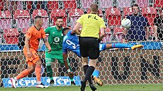 Plzeňský útočník Beauguel pálí na bránu boleslavského Šedy v ligovém utkání. Plzeňský útočník Beauguel pálí na bránu boleslavského Šedy v ligovém utkání.