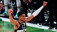 Janis Adetokunbo to dokázal, Milwaukee Bucks díky němu slaví titul z NBA. Janis Adetokunbo to dokázal, Milwaukee Bucks díky němu slaví titul z NBA.