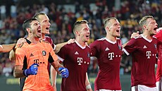 CÍL SPLNĚN. Sparťanští fotbalisté se radují z postupu přes Rapid Vídeň. Čeká je... CÍL SPLNĚN. Sparťanští fotbalisté se radují z postupu přes Rapid Vídeň. Čeká je...