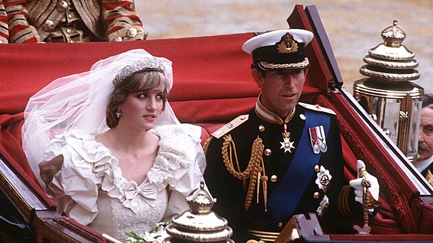Princezna Diana a princ Charles ve svatebn den (Londn, 29. ervence 1981)
