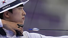 Dvacetiletá korejská lukostřelkyně An San si v Tokiu podmanila olympijskou... Dvacetiletá korejská lukostřelkyně An San si v Tokiu podmanila olympijskou...