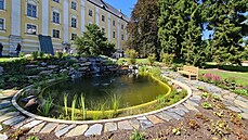 Zvelebený park u bruntálského zámku zdobí i jezírko. Zvelebený park u bruntálského zámku zdobí i jezírko.