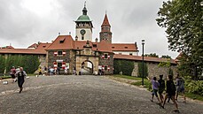 Hrad Bouzov patí mezi nejnavtvovanjí turistická místa Olomouckého kraje.