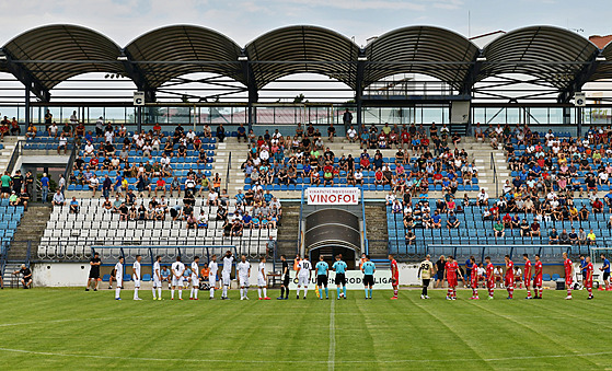 Na stadionu v Drnovicích se hrál po letech opt profesionální fotbal. Vykov...