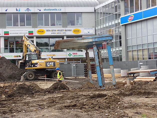 <p>Revitalizace Jižního náměstí Nového Hloubětína má trvat do 31. 5. 2022.</p>