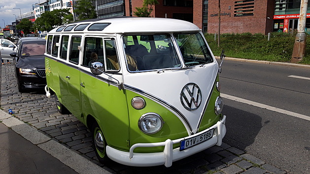 <p>Legendární Volkswagen na Pankráci.</p>
