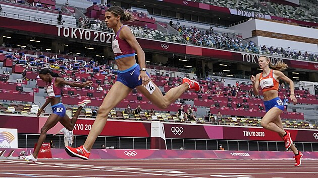 Sydney McLaughlinov si v nejrychlejm zvod historie dobhla pro olympijsk zlato z distance 400 metr pekek.