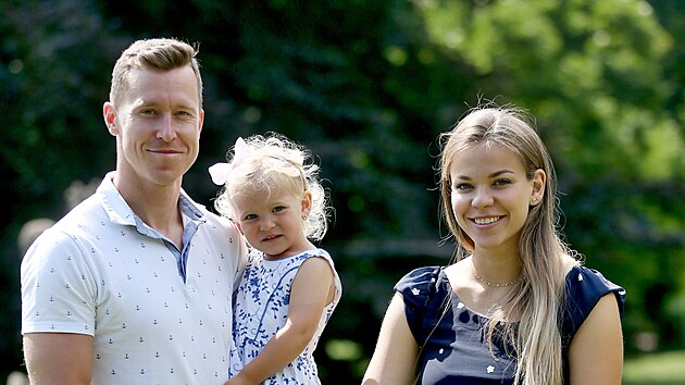 Tom Bbek, jeho manelka Magdalena Bbek Faukalov a jejich dcera Emilka (2021)