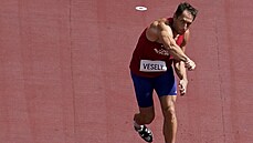 Vítězslav Veselý hází v kvalifikaci oštěpařů na olympijských hrách v Tokiu. Vítězslav Veselý hází v kvalifikaci oštěpařů na olympijských hrách v Tokiu.