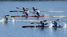 Český deblkajak Radek Šlouf a Josef Dostál (zcela dole) v semifinále závodu K2... Český deblkajak Radek Šlouf a Josef Dostál (zcela dole) v semifinále závodu K2...