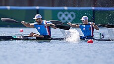 Český deblkajak Josef Dostál (vlevo) a Radek Šlouf v semifinále olympijských... Český deblkajak Josef Dostál (vlevo) a Radek Šlouf v semifinále olympijských...