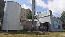 Kogenerační jednotka uvolněné teplo využívá k vytápění nebo přípravě teplé... Kogenerační jednotka uvolněné teplo využívá k vytápění nebo přípravě teplé...