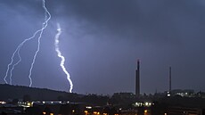 Stuhový blesk, který 25. července při bouřce nad Brnem zachytil fotoaparát... Stuhový blesk, který 25. července při bouřce nad Brnem zachytil fotoaparát...