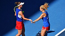 Barbora Krejčíková (vpravo) a Kateřina Siniaková se utkají o olympijské zlato ze čtyřhry. Barbora Krejčíková (vpravo) a Kateřina Siniaková se utkají o olympijské zlato ze čtyřhry.
