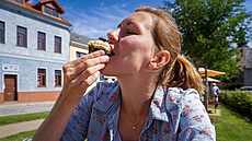 Cestovatelka Michaela Bugrisová se ráda vypravuje za jídlem. Po Česku i v... Cestovatelka Michaela Bugrisová se ráda vypravuje za jídlem. Po Česku i v...