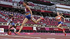 Sydney McLaughlinová si v nejrychlejím závod historie dobhla pro olympijské...