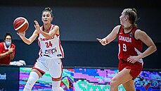 Česká basketbalistka Valentýna Kadlecová (vlevo) v zápase mistrovství světa do... Česká basketbalistka Valentýna Kadlecová (vlevo) v zápase mistrovství světa do...