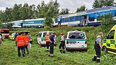 Střet rychlíku Západní expres s osobním vlakem si vyžádal tři mrtvé a desítky... Střet rychlíku Západní expres s osobním vlakem si vyžádal tři mrtvé a desítky...