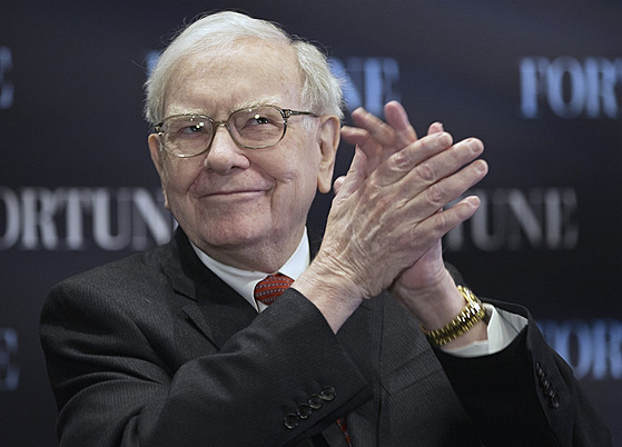 Miliardá Warren Buffett je tvrtým nejbohatím lovkem planety. 