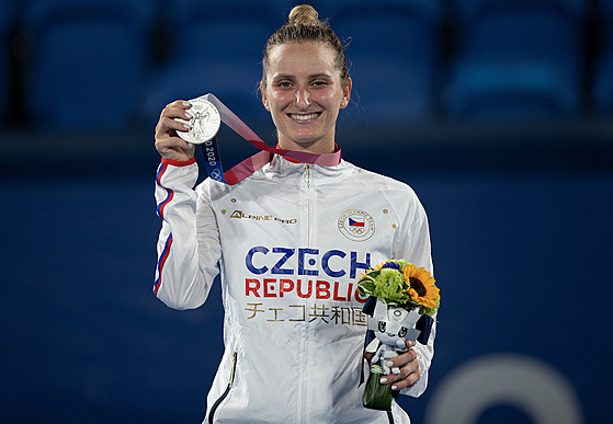 eská tenistka Markéta Vondrouová získala stíbrnou medaili na olympijských...