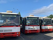 Flotila busů, které dopravce nabízí, je opět početná.