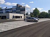 Velké záchytné parkoviště u krajské knihovny v Havlíčkově Brodě nabízí 126... Velké záchytné parkoviště u krajské knihovny v Havlíčkově Brodě nabízí 126...
