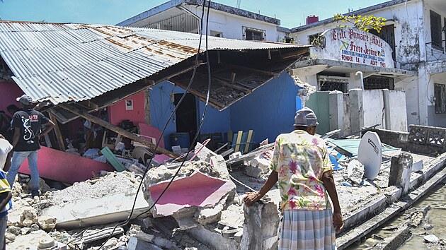 Domy v haitskm mst Les Cayes ponien zemtesenm (14. srpna 2021)