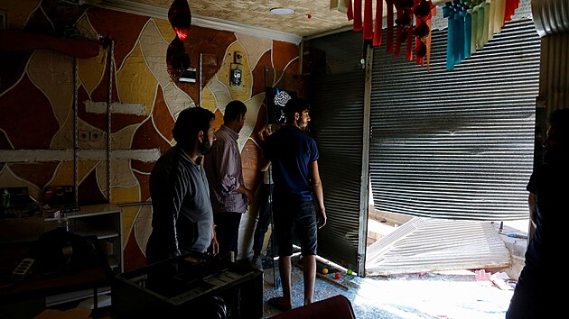 V tureck metropoli rozvnn dav zatoil na domy a obchody syrskch migrant. Rozbjely vlohy, okna, pevracely a zapalovaly automobily. (12. srpna 2021)