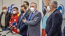 (zleva) Mořeplavec Richard Konkolski, záchranář Petr Jaššo, epidemiolog... (zleva) Mořeplavec Richard Konkolski, záchranář Petr Jaššo, epidemiolog...