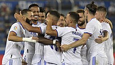 Karim Benzema (vlevo) slaví svůj gól se spoluhráči z Realu Madrid. Karim Benzema (vlevo) slaví svůj gól se spoluhráči z Realu Madrid.