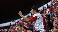 Fanoušek fotbalové Slavie má radost z vyrovnávací branky proti Legii Varšava. Fanoušek fotbalové Slavie má radost z vyrovnávací branky proti Legii Varšava.