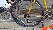 Detail zničeného zadního ráfku jízdního kola. (19. srpna 2021) Detail zničeného zadního ráfku jízdního kola. (19. srpna 2021)