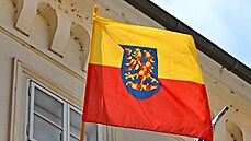 Na budovu radnice v Ivančicích na Brněnsku vyvěsili vedle české i moravskou... Na budovu radnice v Ivančicích na Brněnsku vyvěsili vedle české i moravskou...
