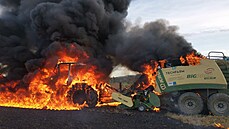 U Břehova na Českobudějovicku shořel traktor. U Břehova na Českobudějovicku shořel traktor.