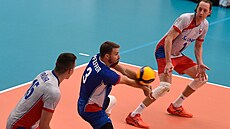 Zleva čeští reprezentanti Lukáš Vašina, Daniel Pfeffer a Adam Bartoš v duelu s... Zleva čeští reprezentanti Lukáš Vašina, Daniel Pfeffer a Adam Bartoš v duelu s...